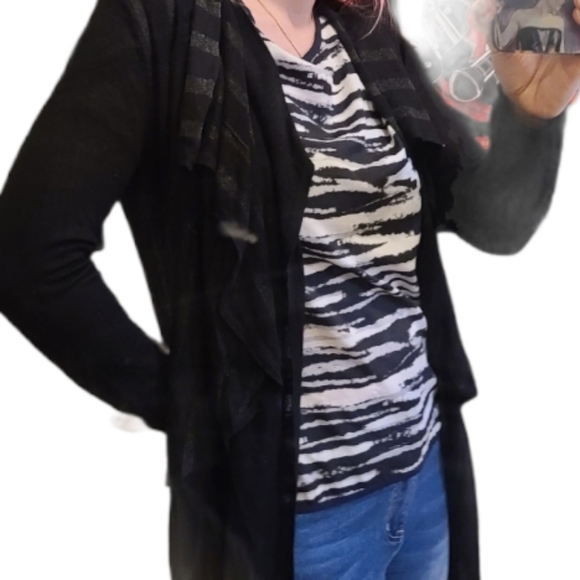 EUC Blouse with keyhole back - Picture 10 of 10